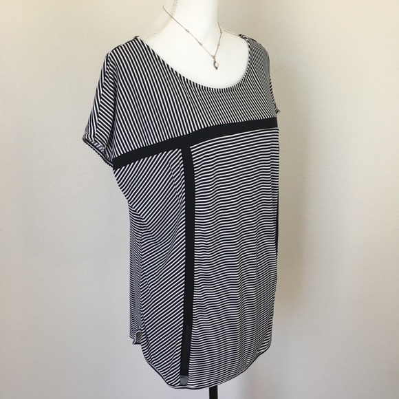 Black and White Striped Scoop Neck Top - Picture 2 of 7